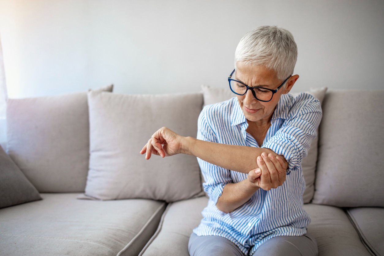 senior-woman-with-elbow-pain